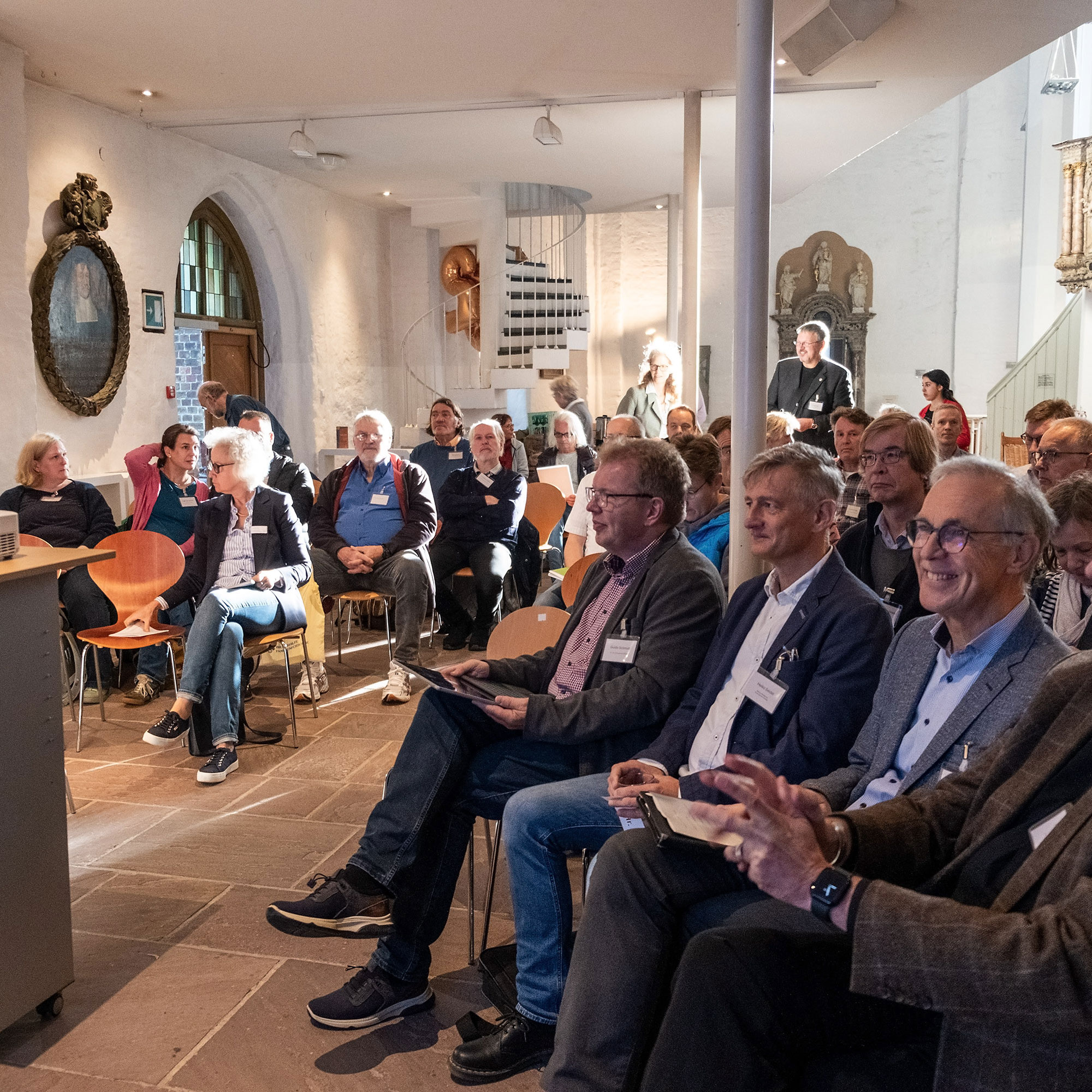 Rund 50 Interessierte hörten den Referenten auf der Konferenz zu 