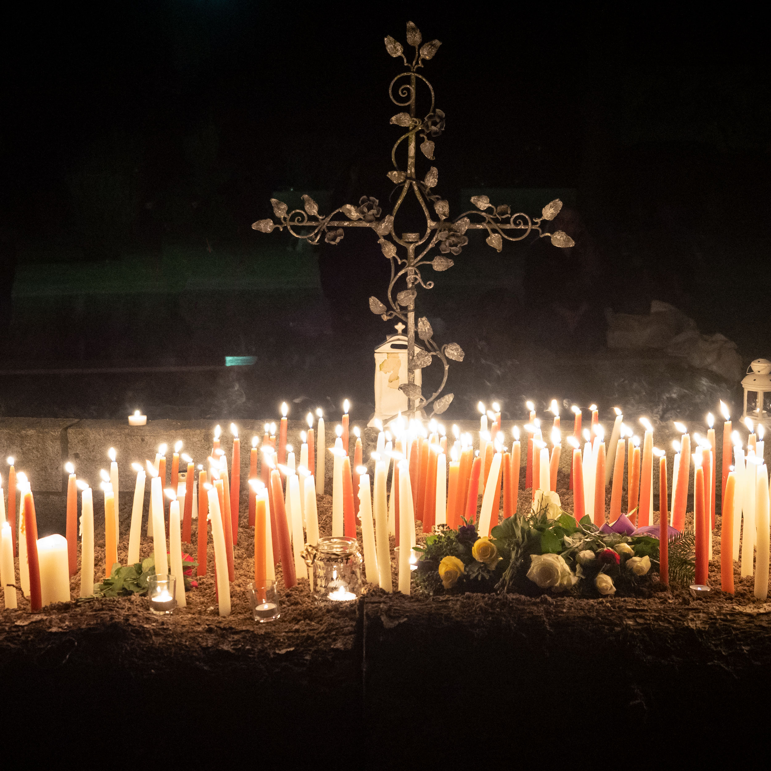Kerzen vor der Kirche in Brokstedt